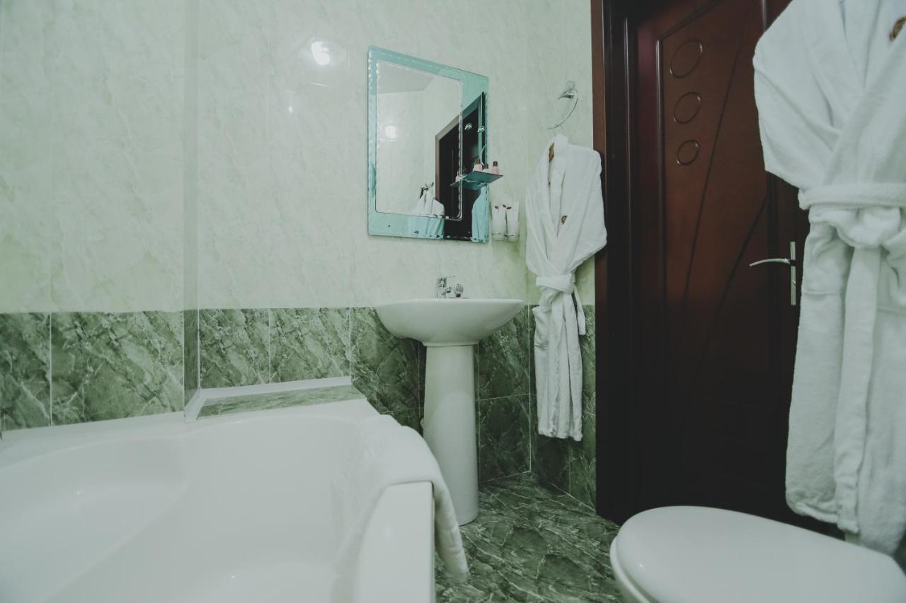 Khujand Deluxe Hotel Екстер'єр фото