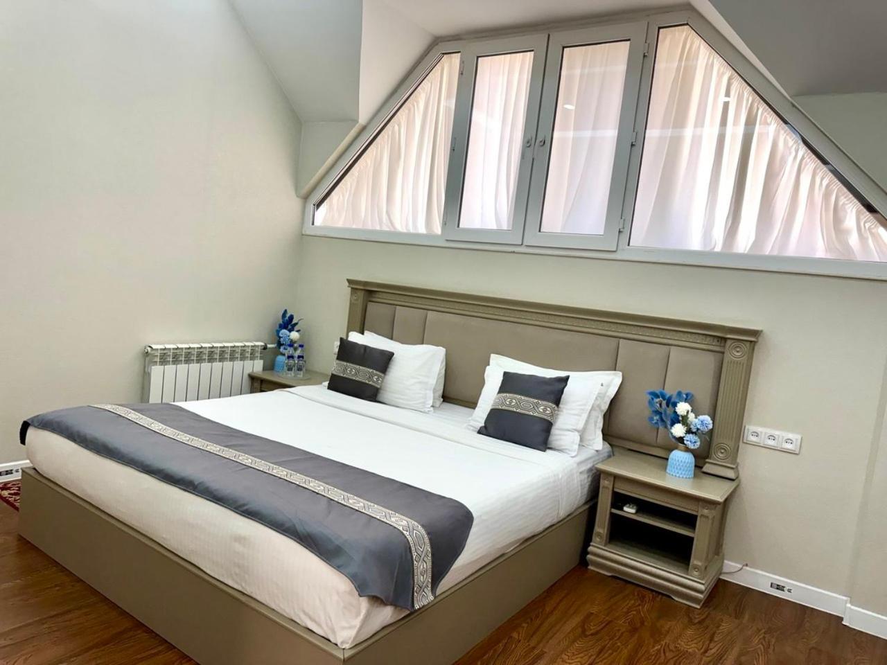 Khujand Deluxe Hotel Екстер'єр фото